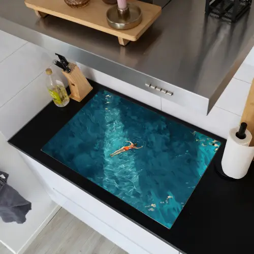 Vrouw - Water - Bikini - Oranje Inductie beschemer met haakjes klein -sfeer1