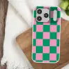 Schaakbord patroon - Groen - Roze - Blokjes Telefoonhoesje iPhone 17 Pro klein -sfeer1