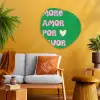 Amor - Valentijn - Groen - Tekst Wandcirkel Organisch Aluminium middel -sfeer4