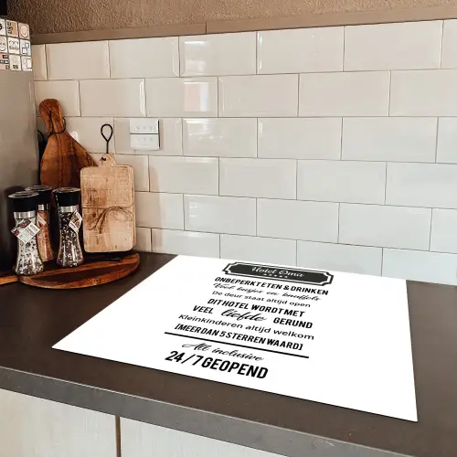Hotel oma - Spreuken - Oma - Quotes Inductie beschermer vinyl 3mm groot -sfeer3