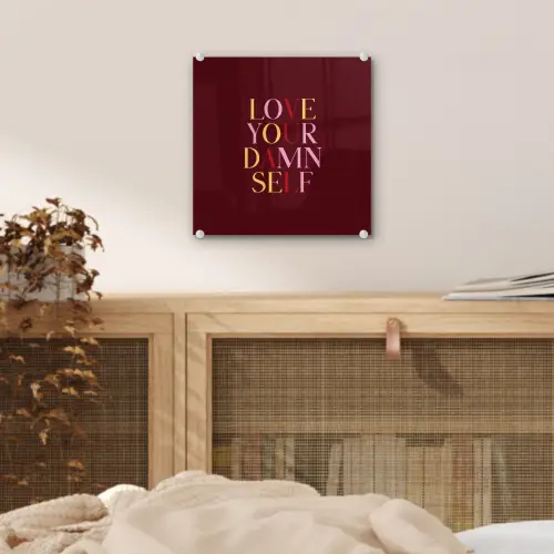 Love your damn self - Kleurrijk - Bordeaux plexiglas 5mm klein -sfeer4