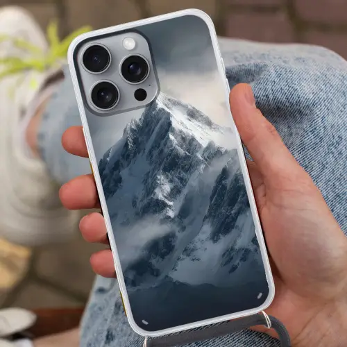 Sneeuw - Berg - Wolken Hoesje iPhone 16 Pro Max met koord klein -sfeer3