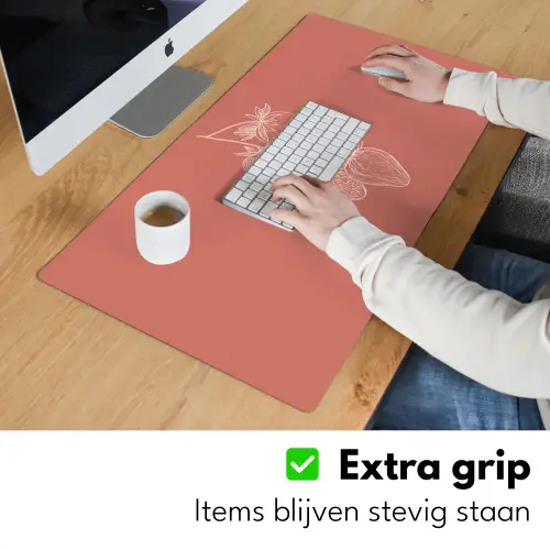 Minimalistisch - Illustratie - Aardbei - Tak Muismat XXL klein -sfeer3