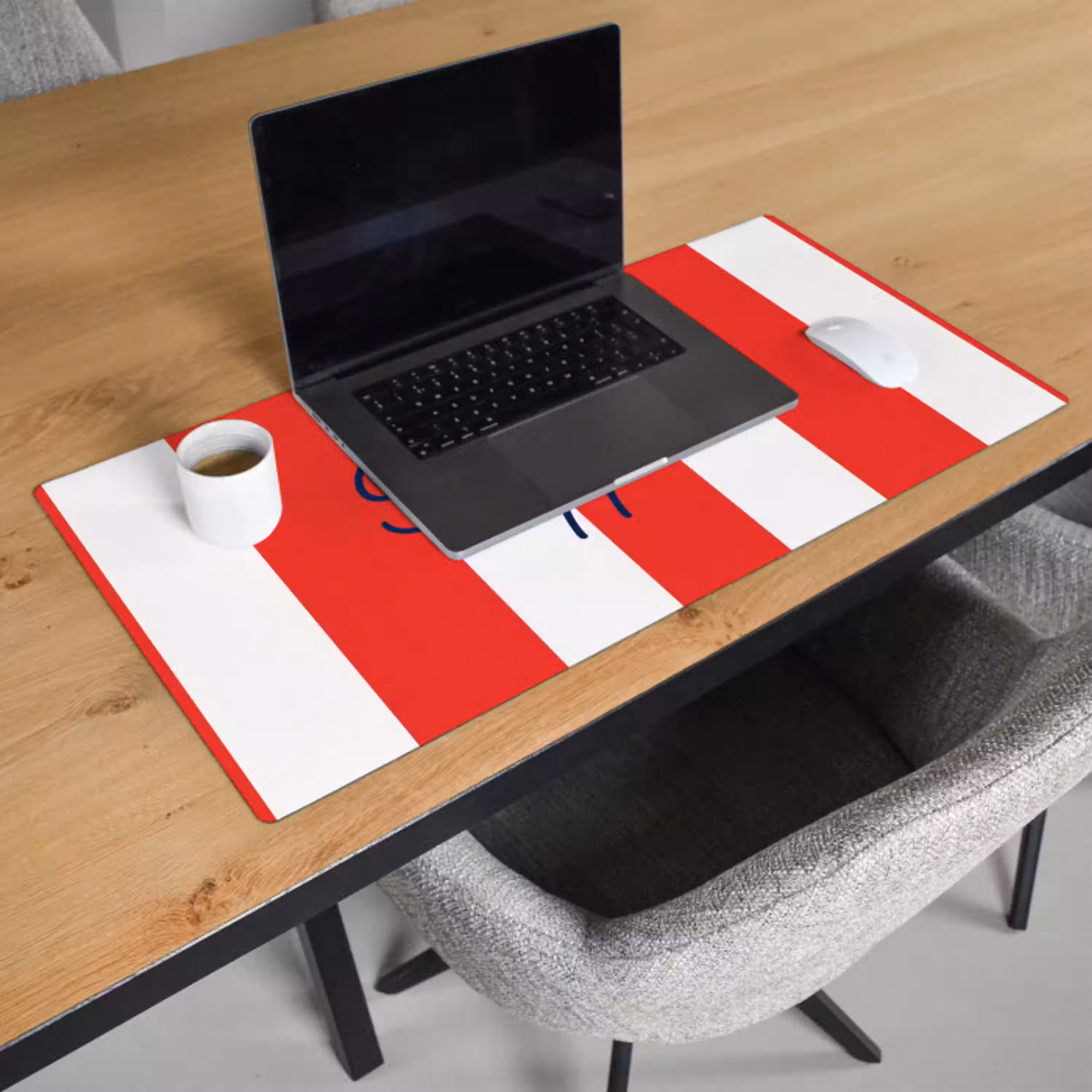 Eten - Spreuk - Keuken - Grafisch - Rood-Wit Muismat XXL klein -sfeer1