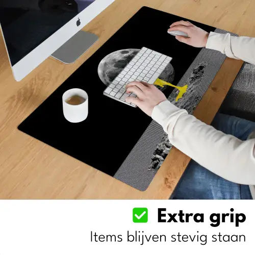 Maan - Geel - Roze - Zwart Muismat XXL klein -sfeer3