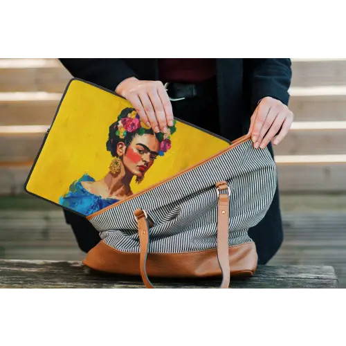Frida Kahlo - Vrouw - Geel - Blauw - Bloemen laptophoes neopreen klein -tas