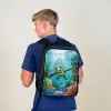 Groene schildpad aan het zwemmen Rugzak - Zwart middel -sfeer8