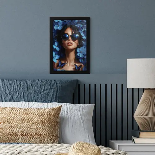 Vrouw - Blauw - Bloemen - Vlinders - Natuur fotolijst zwart zonder passe partout klein -sfeer3