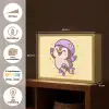 Pinguïn - Rolschaatsen - Geel - Energiek Light Box met batterij (Wandlamp kind) middel -USP_websiteoverzichtNL