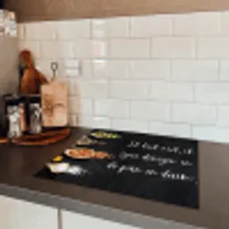 Ik gooi dingen in de pan en duim - Keuken - Quotes - Spreuken - Humor Inductie beschermer vinyl 3mm middel -sfeer3