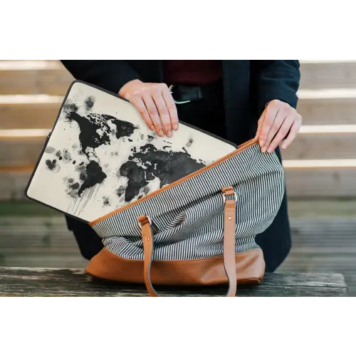 Wereldkaart - Zwart - Inkt laptophoes neopreen klein -tas