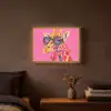 Giraf - Roze - Bril - Sjaal Light Box met batterij (Wandlamp) middel -sfeer4