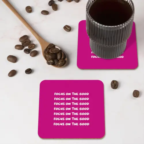 Focus on the good - Roze - wit onderzetter kurk middel -sfeer2