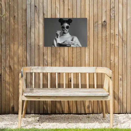 Vrouw - Pasta - Zonnebril Tuinposter op houten frame 2 cm dik klein -sfeer4