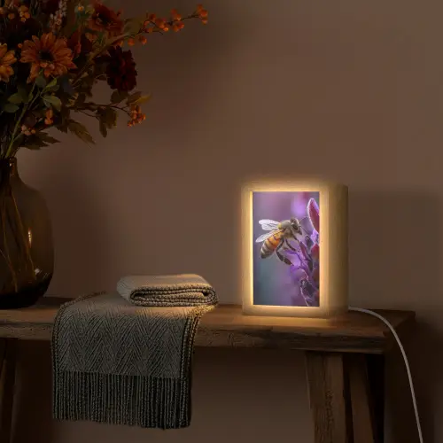 Honingbij - Paarse bloemen - Details Light Box met kabel (Tafellamp) klein -sfeer4