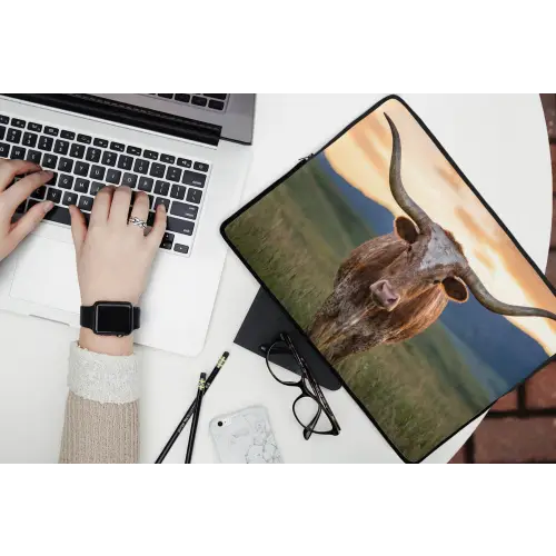 Longhorn - Landschap - Zonsondergang laptophoes neopreen klein -bureau