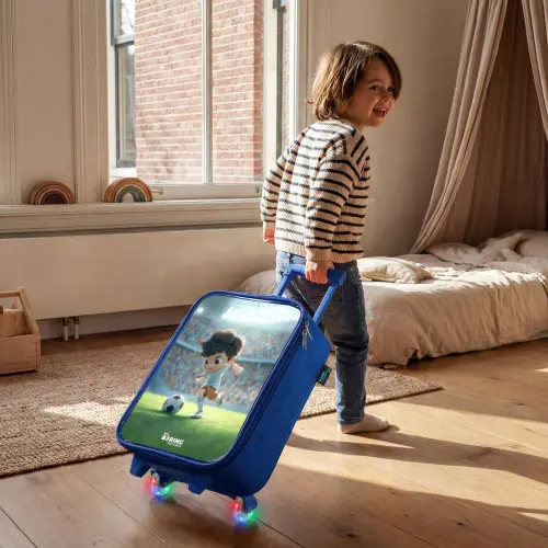 Jongen - Voetbal - Stadion - Zonlicht Kinderkoffer - Blauw klein -sfeer1