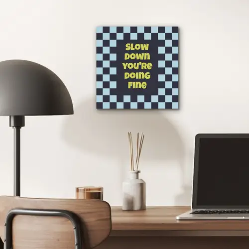 Patroon - Geblok - Blauw - Slow down you're doing fine aluminium wit klein -sfeer5