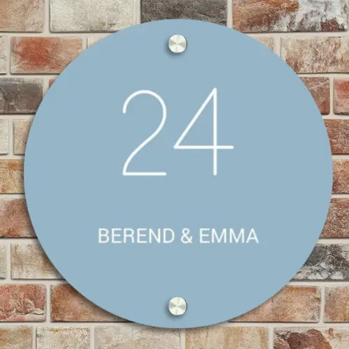 Effen - Lichtblauw - Klassiek Naambord Rond klein -sfeer2