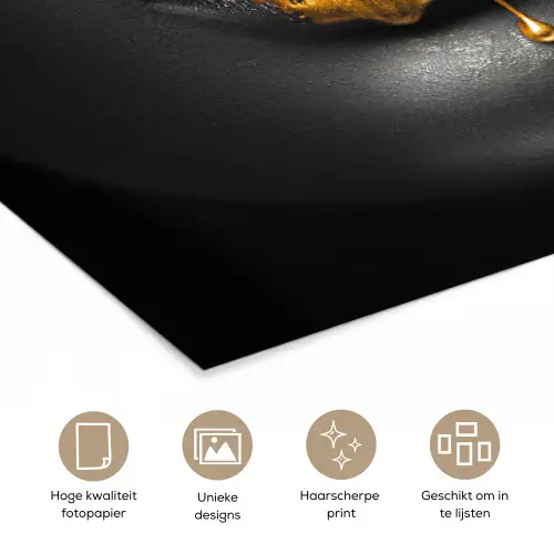 Vrouw - Zwart - Goud - Gezicht - Lippen poster papier klein -closeup_NL