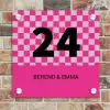 Roze - Blokjes - Klassiek Naambord Vierkant klein -sfeer2