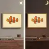 Vis - Oranje - Strepen Light Box met batterij (Wandlamp) middel -sfeer3