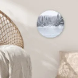 Meer - Dennen - IJs - Winter - Rustgevend Wandcirkel kunststof plaat 5mm dik klein -sfeer5