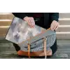 Penseelstreken - Schilderij - Beige laptophoes neopreen klein -tas