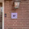 Paars met stippen - Traditioneel Naambord Vierkant klein -sfeer7-XS