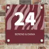 Bordeaux zebra - Klassiek Naambord Vierkant klein -sfeer2