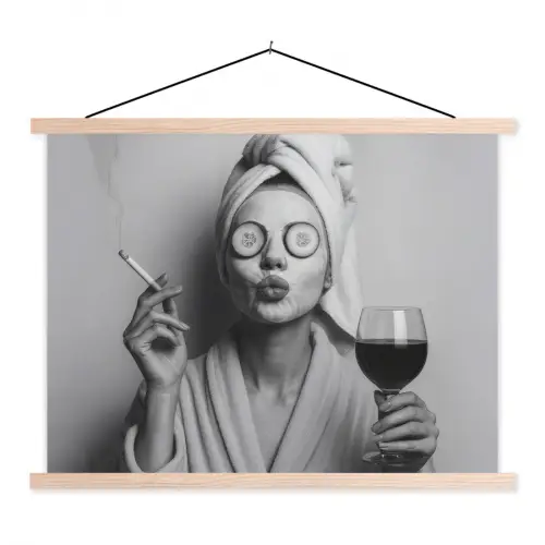 Vrouw - Masker - Wijn - Sigaret textielposter latten blank klein -3d