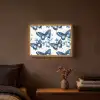 Blauw - Vlinders - Bloemen - Wit Light Box met batterij (Wandlamp) middel 907 -sfeer4