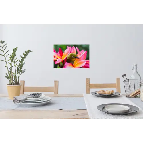Tropische vogel tussen roze bloem Muursticker klein -eettafel