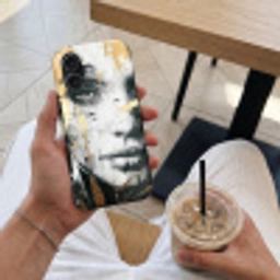 Portret - Vrouw - Penseelstreken - Goud Toughcase MagSafe Apple iPhone 17 klein -Sfeer1M