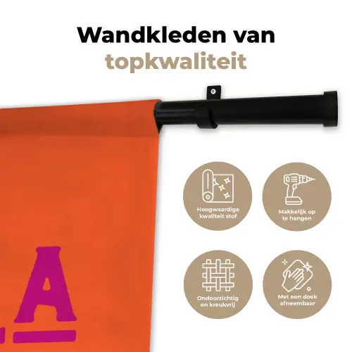Oh la la - Oranje - Roze - Scheeflettertype Wandkleed katoen klein -sfeer2