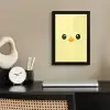Kuiken - Vrolijk - Geel - Minimalistisch fotolijst zwart zonder passe partout klein -sfeer1