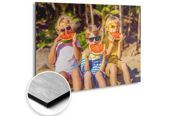 Foto van drie kinderen op aluminium