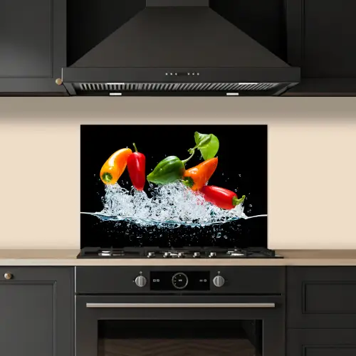 Pepers - Zwart - Groenten - Water - Blad keuken achterwand spatscherm klein -sfeer1