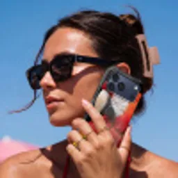 Ara - Portret - Rood Toughcase MagSafe Apple iPhone 17 Pro Max klein -Sfeer2V