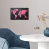 Wereldkaart - Roze - Marmer poster papier klein -sfeer3