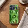 Kiwi - Groen - Pitten Telefoonhoesje iPhone 17 Pro klein -sfeer1