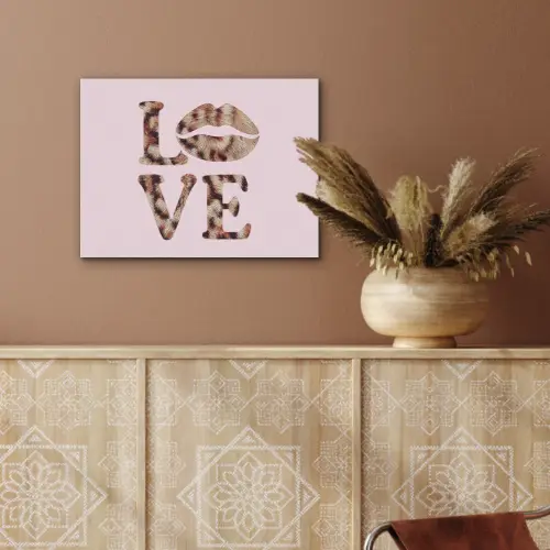 Tekst - Love - Pantervacht - Lichtroze PET vilt klein -sfeer4