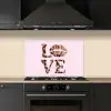 Tekst - Love - Pantervacht - Lichtroze keuken achterwand spatscherm klein -sfeer1