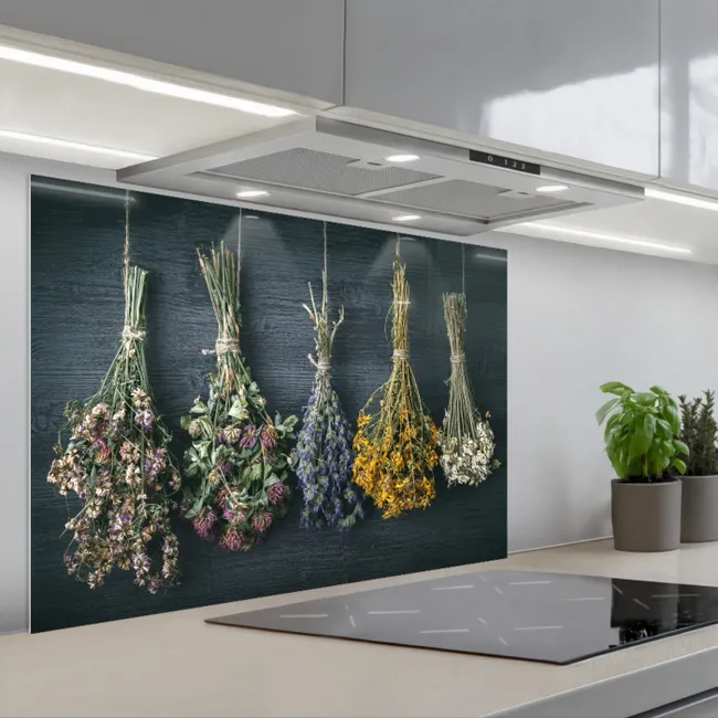 Spatscherm Aluminium - Kruidenkwartet aan een Donkere Wand