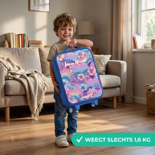 Illustratie van wolken, regenbogen en bloemen Kinderkoffer - Blauw klein -sfeer2_NL