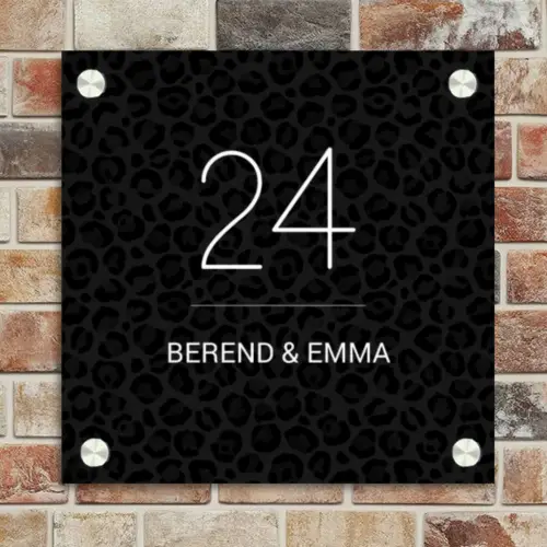 Zwart panterprint - Klassiek Naambord Vierkant klein -sfeer2