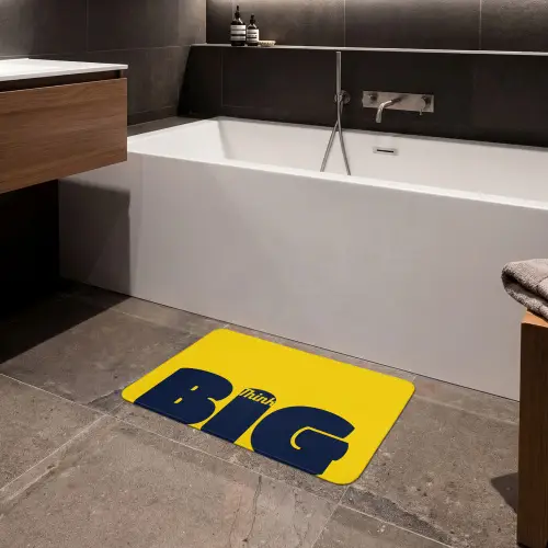 Geel - Think big - Grafisch Badmat klein -sfeer3