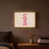 Love - Stippen - Roze Light Box met batterij (Wandlamp) middel -sfeer4