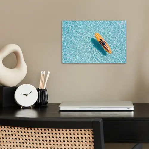Surfboard - Water - Badpak - Oranje poster papier klein -sfeer1