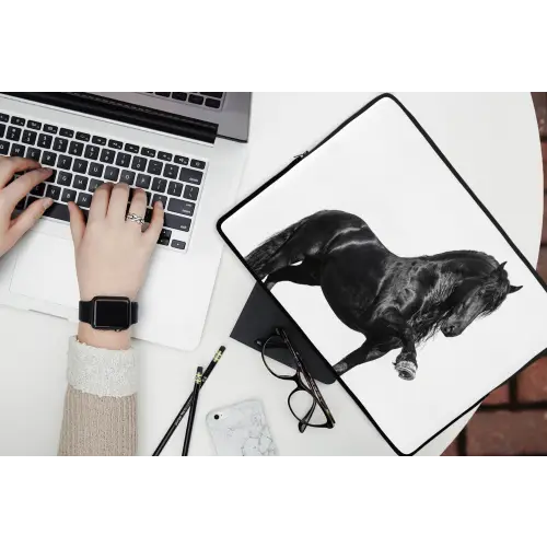 Fries - Hengst - Modern laptophoes neopreen klein -bureau